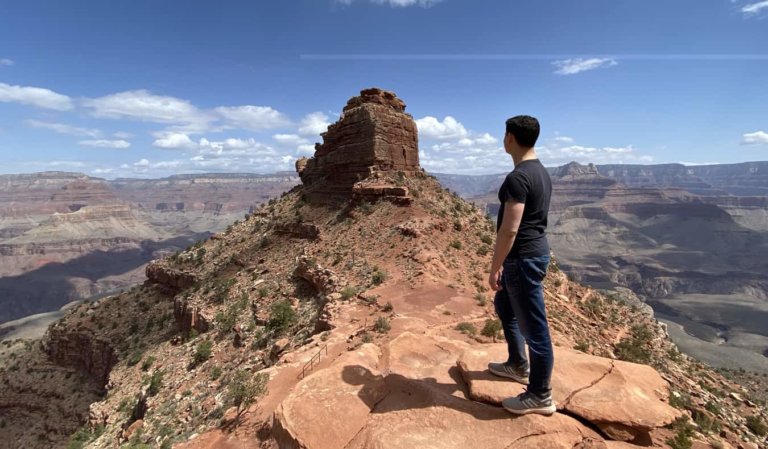 Nomadic Matt posing at the Grand Canyon