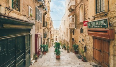 Malta: The Country of Half-Neglected Buildings Malta: The Country of Half-Neglected Buildings