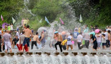 People having a water fight in Thailand during Songkran