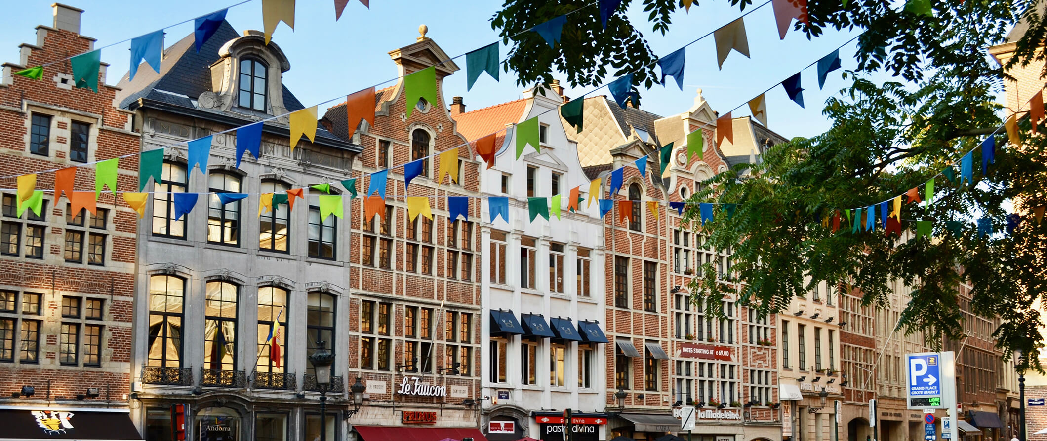 Brussels Guide street view. shops in Brussels city centre