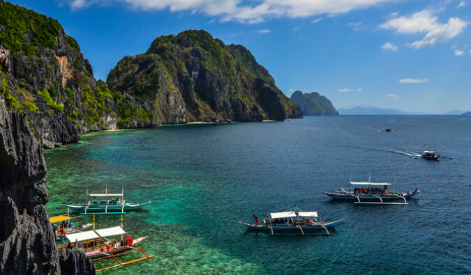 boats on the sea close to shore in the Philippines