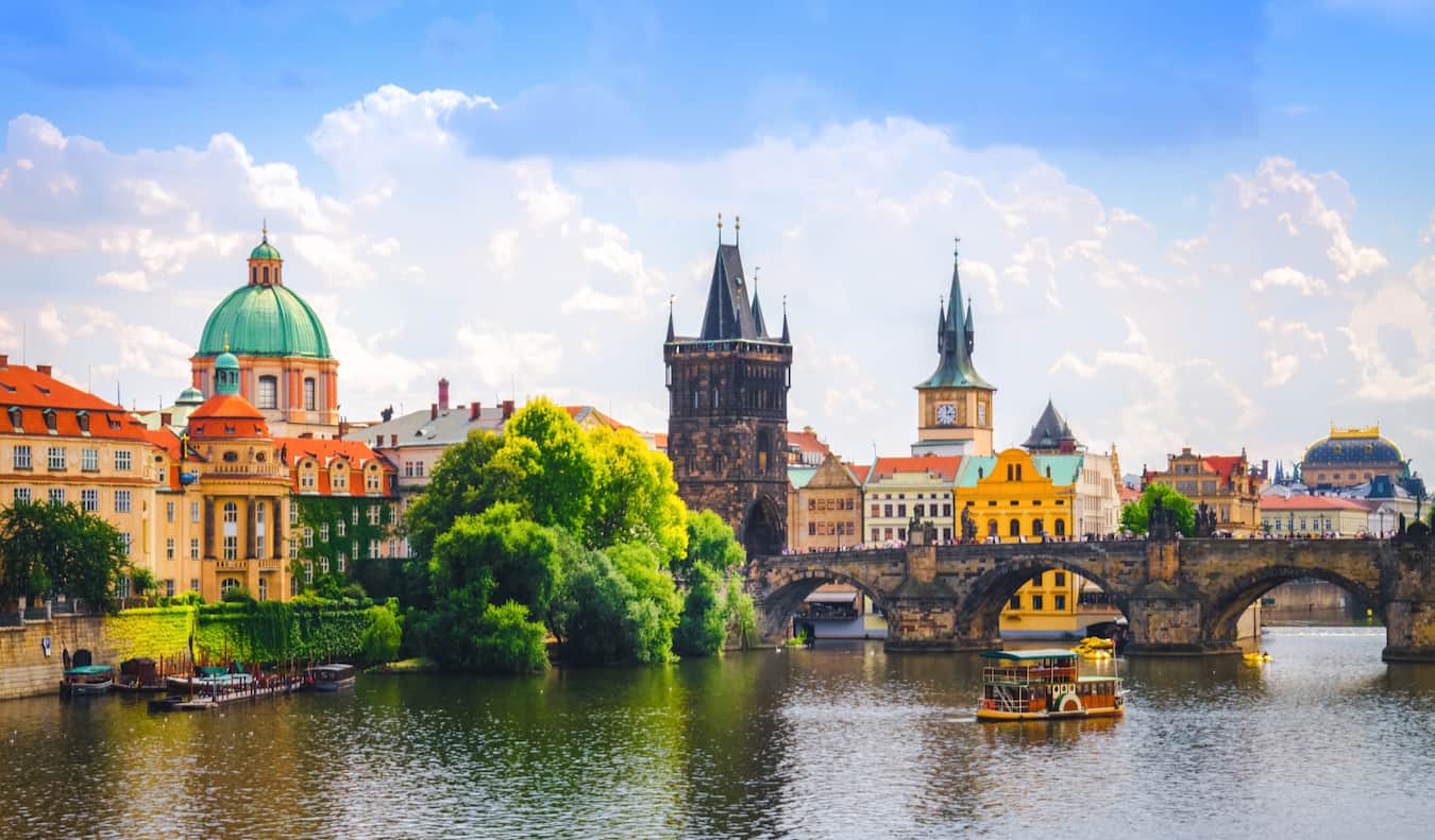 how to travel prague