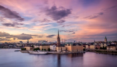 A long-exposure shot of Stockholm during the sunset with a purple sky
