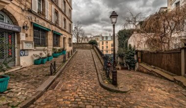 A winding, narrow cobblestone street in Paris