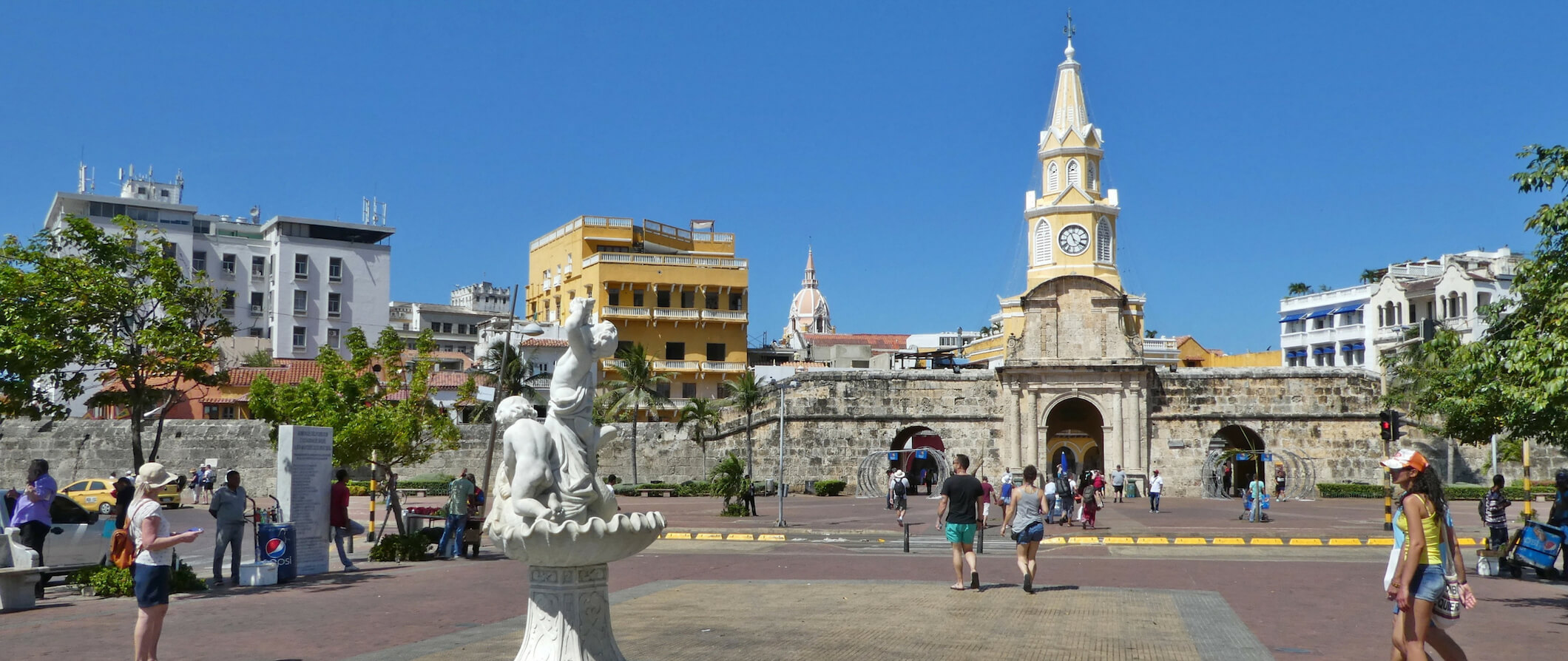 how many tourists visit cartagena each year