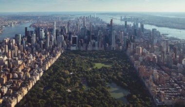 A aerial shot of Manhattan overlooking Central Park