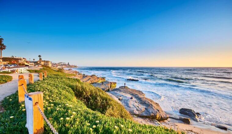 A sunny day along the beautiful coast of San Diego, California